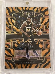 2022/23 Panini Seleziona Kevin Durant Concourse Tiger Prizm #2 - Foto 1 di 4