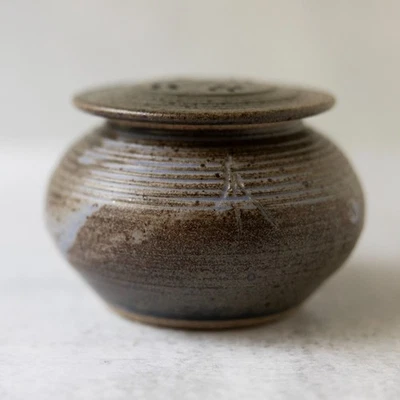 Vintage Garlic Keeper Chris Davis Studio Pottery Handmade Signed Maine Artist Foto 1 de 4