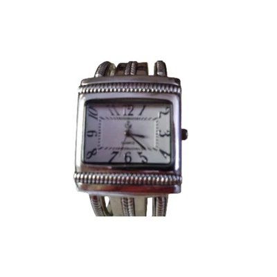 Relógio de punho em tom de prata, quartzo, nova bateria — peça de declaração estilo gótico boho uau - Imagem 1 de 4