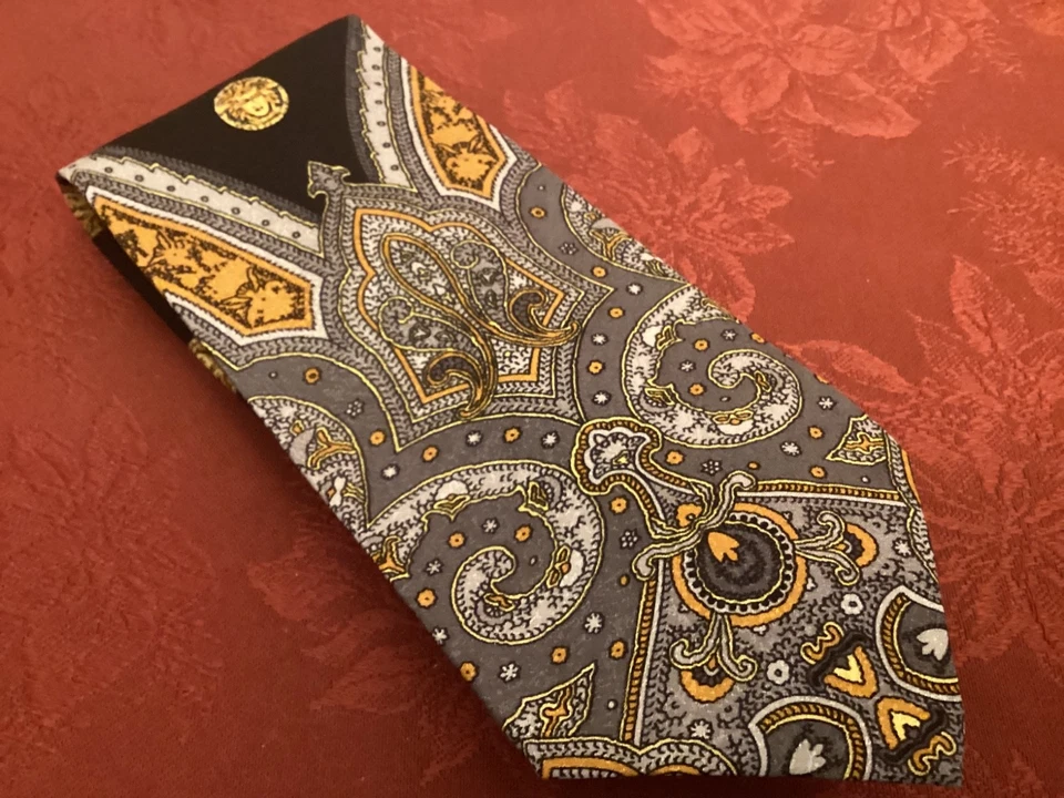 "Corbata Gianni Versace, dorada, negra y gris, longitud 57"" ancho 3 3/4""" Foto 1 de 4