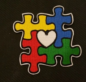 Puzzle consapevolezza autismo a colori cuore 3,5" toppa ricamata ferro/cucito 0005 - Foto 1 di 4
