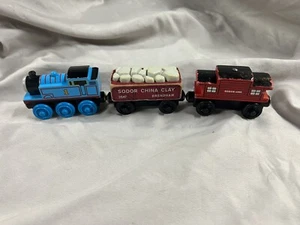 Lote de 3 vagones de arcilla de madera motor tanque Thomas - Imagen 1 de 12
