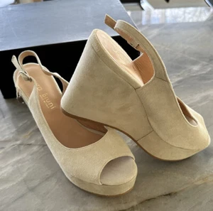 Laura Bruni Beige Suede Platform Wedge Sandals Sz 9 Made In Italy - Picture 1 of 8