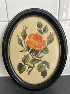 Lot 1 Vintage Floral Needle Point Cross Stitch Wood Oval Frame 24x19cm - Picture 1 of 5