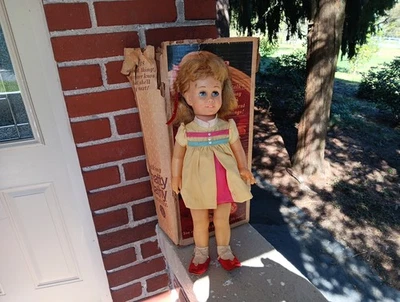 VINTAGE MATTEL CHATTY CATHY DOLL BLONDE HAIR ORIGINAL BOX TOY DOLL - Image 1 of 4