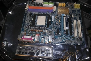 Giagabyte Sockel 939 SLI PCI-e Mainboard IDE PCI SATA FDD PCI GA-K8N-SLI - Bild 1 von 14