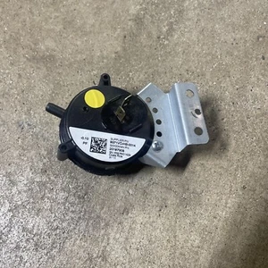 20197308 -0.10 PF Air Pressure Switch Goodman Amana 9371VO-HS-0014 Free Ship - Picture 1 of 1