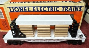 Lionel 6-16379 Northern Pacific Flatcar with Wood Load - O Gauge - Picture 1 of 7