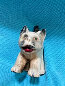 Vintage OLD Art Metal Cat Figurine SMALL 2" W x 2 1/8 in tall Open Mouth - Picture 1 of 4