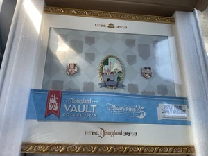 Disneyland Resort Castle 70th Anniversary Vault Collection LE Pin Frame NEW NIB - Bild 1 von 1