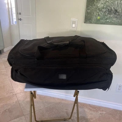 Bolso de Lona Tumi Wheeled Negro 29"x14" Buen Estado Original Precio de Venta sugerido por el fabricante 895,00 USD Foto 1 de 4