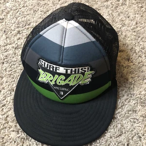 Gorra de camionero Surf This Brigade Gorra Snapback Idaho Wake surf malla fuente retro - Imagen 1 de 10