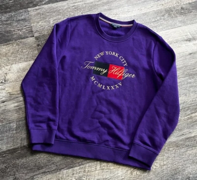 Tommy Hilfiger Sudadera Para Mujer Grande Púrpura Cuello Redondo Nueva York NYC Foto 1 de 3