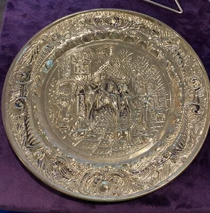 Vintage 14" Made in England geprägter runder Kupfer Wandteller Rittermotiv - Bild 1 von 4