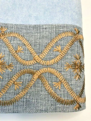 Toalla de baño Avanti bordada adornada borde jacquard azul gris dorado 27x50 Foto 1 de 4