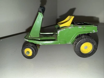 Ertl John Deere Rear Engine Riding Lawn Mower 1/16 52040 Missing Steering Wheel - Image 1 of 4