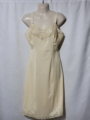 DE COLECCIÓN WONDER MAID MELOCOTÓN NYLON COMPLETO ENCAJE CORPIÑO Y DOBLADILLO TALLA 34 USADO EN EXCELENTE ESTADO HECHO EN EE. UU. Foto 1 de 4