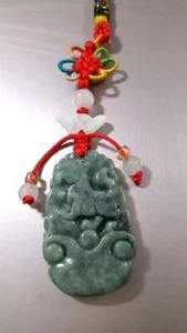 Dependencias de lealtad colgantes de jade verde hecho a mano para perro Feng Shui - Imagen 1 de 6