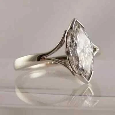 Anillo de compromiso de diamantes de corte marquesa de 2,00 quilates enchapado en oro blanco de 14 k Foto 1 de 3