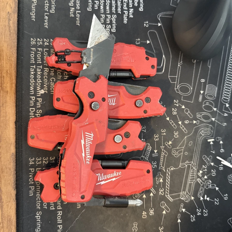 Cuchillo utilitario plegable Milwaukee Tool 48-22-1505 Fastback 6 en 1 Foto 1 de 1