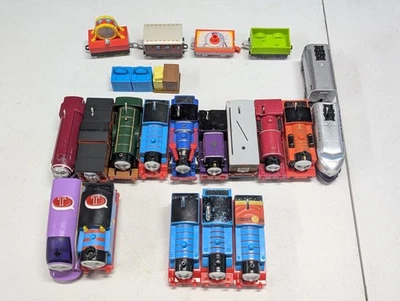 Lote de 20 trenes motorizados Thomas & Friends TrackMaster Stafford Belle Charlie Foto 1 de 4