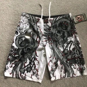 MMA Elite Boardshorts offizieller Partner UFC weiß Totenköpfe Herren Größe Large neu mit Etikett - Bild 1 von 8