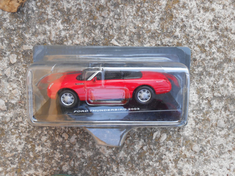 DIE CAST FORD THUNDERBIRD 2003  SCALA 143 - Immagine 1 di 1