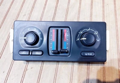 GMC Envoy/Trailblazer 2003-2009 identificación de control de clima 15165920 con desempañado trasero OEM  Foto 1 de 4