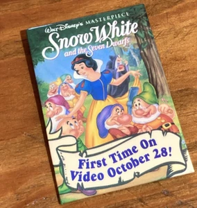 PIN RARO de video promocional para el hogar obra maestra de Walt Disney Blancanieves y los siete enanitos - Imagen 1 de 5