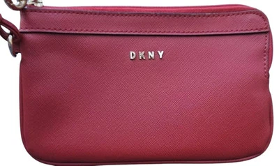 DKNY Bryant Clutch Mini Purse Wristlet Red Faux Leather Gold Hardware7"Wx4.5"H Foto 1 de 4