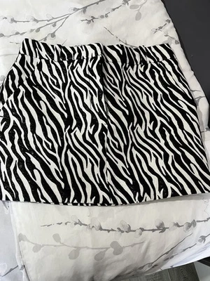 Topshop  Animal Print Zebra Tiger Print Mini Skirt Size 8 - Image 1 of 4