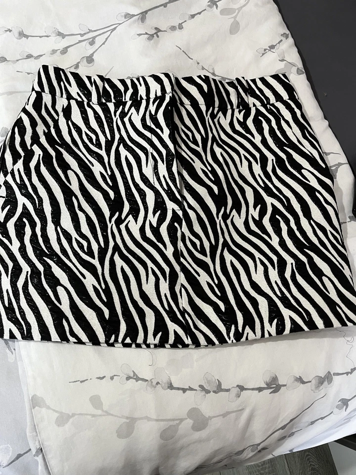 Topshop  Animal Print Zebra Tiger Print Mini Skirt Size 8 - Image 1 of 4
