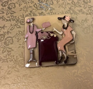 Prendedor de mujer vintage diseños de Lucinda 2 damas en la oficina oro rosa rojo - Imagen 1 de 3