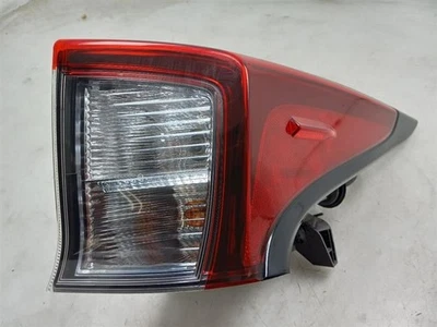 LUZ TRASERA MONTADA EN CUARTO LADO PASAJERO TOYOTA PRIUS 19-22  Foto 1 de 4