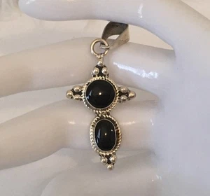 Vintage Kunsthandwerk Sterlingsilber Kreuz Anhänger mit zwei Cabochon Onyx Steinen 5,5 Gramm Gewicht - Bild 1 von 11