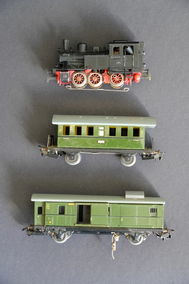 Märklin H0 Lokomotive mit zwei Waggons "alt" - Bild 1 von 1