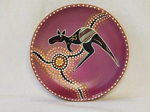 Australian Aboriginal Dot Art Hand Painted Terracotta Plate Kangaroo J.CROW - Picture 1 of 5