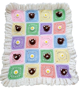 Handgefertigte Granny Squares 3D Teddybären & Gänseblümchen gehäkelte Babydecke 26" x 33" - Bild 1 von 5