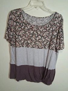 Camiseta Maurices 24/7 Abuela Informal Floral Bloques de Color Para Mujer Talla Grande - Imagen 1 de 5