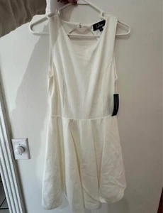 Lulus white dress with open back. Size medium. New with tags  - Picture 1 of 4