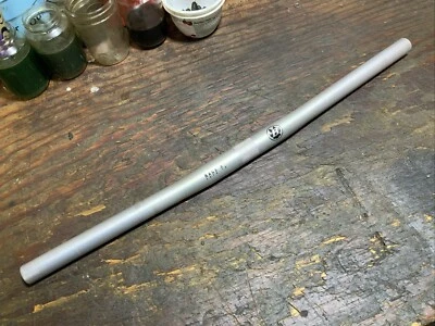 BONTRAGER RACE 5º Handlebar • 560mm x 25.4mm • Grey/Silver  • w/Reinforced Ends - Image 1 of 4