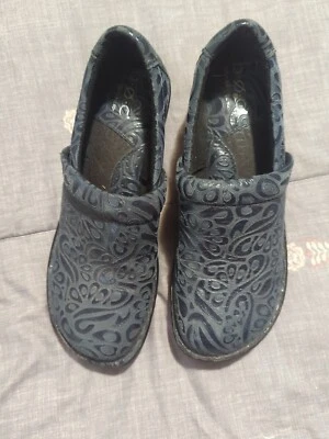 Zuecos enfermera BOC para mujer 7,5 peggy azul cuero negro floral tooled cachemira Foto 1 de 4