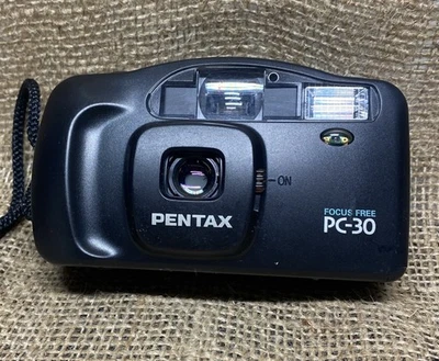 Vintage Pentax PC-30 Point And Shoot Focus Free 35mm Film Camera With Case B52 - Image 1 of 4