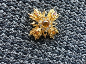 Vintage Joan Rivers Starburst Maltese Cross Brooch. Large in gold tone - lovely - Picture 1 of 2