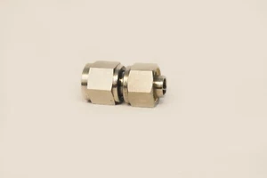 Adaptador de tubo hembra Swagelok SS-810-A-8ANF 1/2"" OD x 1/2"" AN llamarada de tubo - Imagen 1 de 3