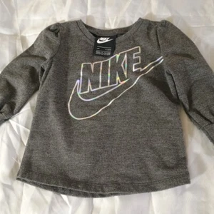 Camiseta Nike para bebé niña manga larga con logotipo - gris - Imagen 1 de 3