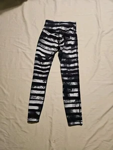 LULULEMON Leggings Size 4 Black White Graphic Workout Yoga Gym Running Pre-used - Picture 1 of 5