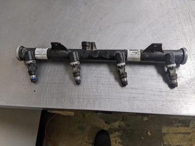 Рельса топливной форсунки от 2003 Cadillac Escalade 6.0 17201017 LQ9 - Изображение 1 из 4