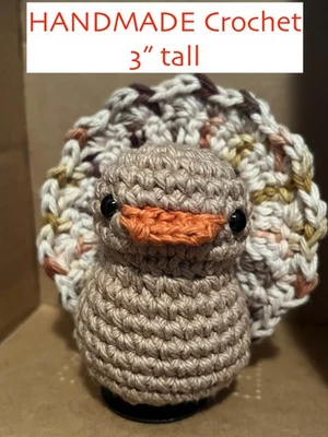 HECHO A MANO Crochet Peluche Pavo Amigurumi 3” Alto Cuerpo Marrón - con Tapón de Salpicadero Foto 1 de 4