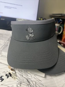 Walt Disney World Parks 2025 NUEVO Visera Ajustable Gris Mickey Mouse Nueva con Etiquetas - Imagen 1 de 4